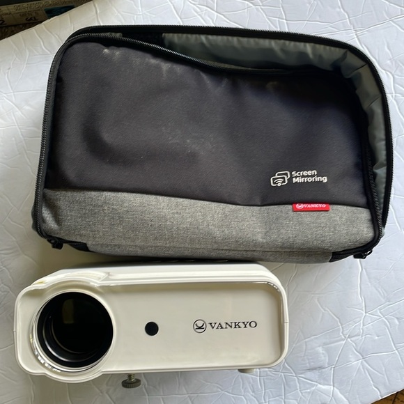 VANKYO Leisure 430W Wireless WiFi Mini Projector - Picture 3 of 8